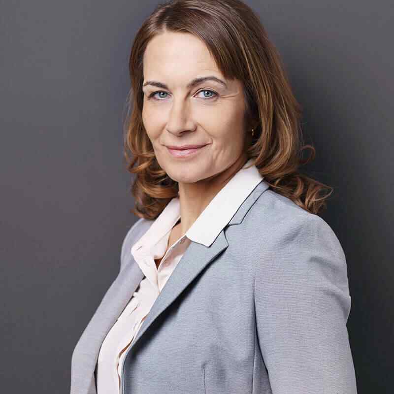 https://becerramanchinelly.com/wp-content/uploads/2019/10/inner_team_02.jpg